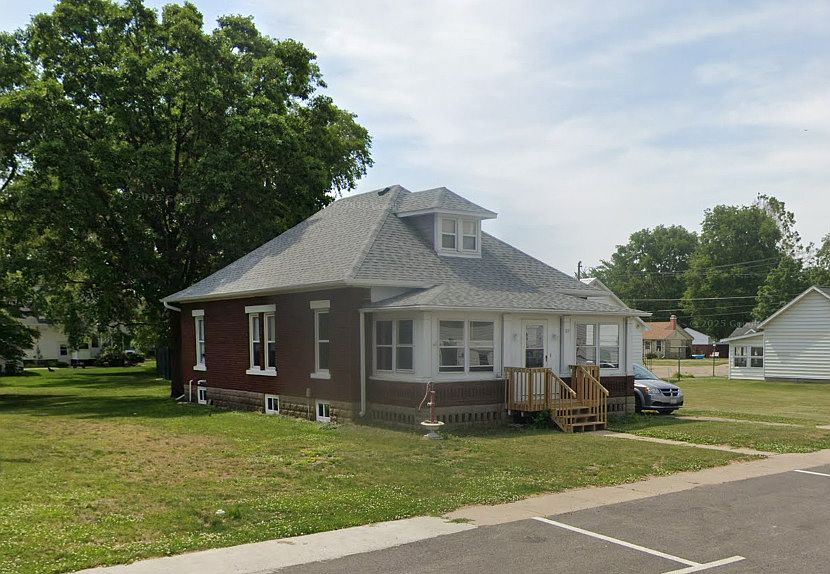 1st image of 814 8th St