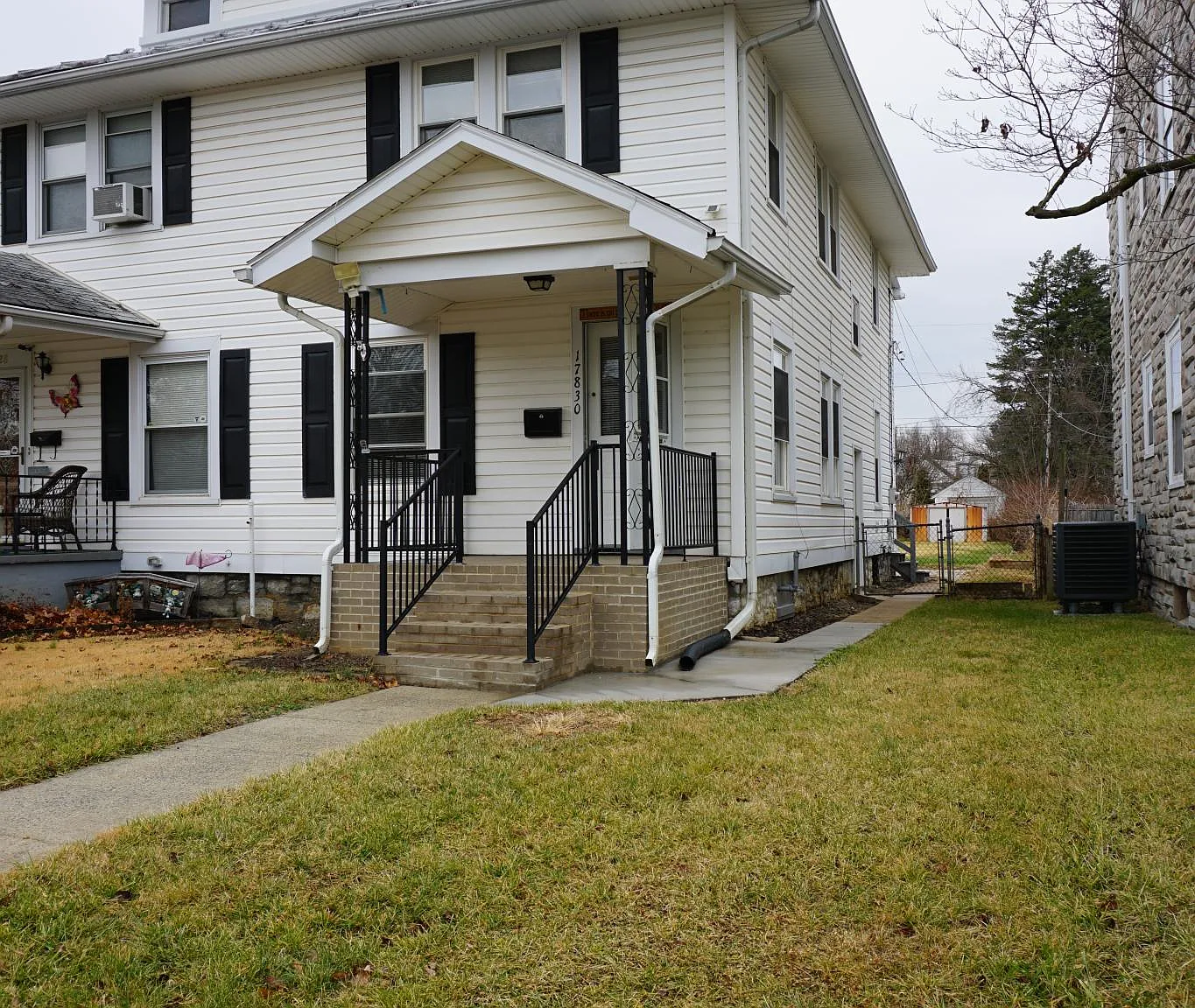 17830 Sherman Ave — Photo 2