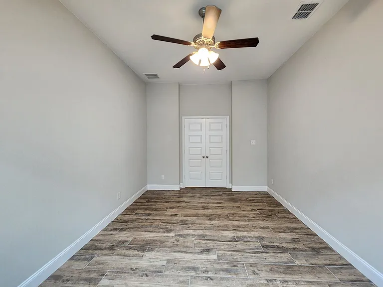 1331 Gruene Glen St — Photo 15