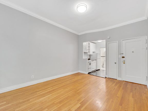 3rd image of 311 E 73rd St APT 3d