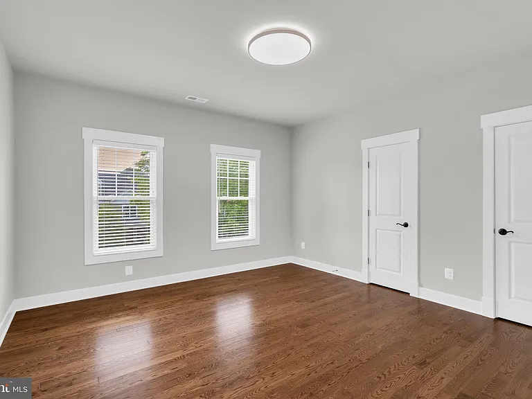 2233 N Underwood St — Photo 35