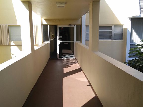 3rd image of 950 NE 199th St #3C