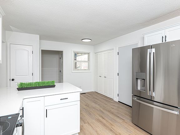 4th image of 477 S Restin Rd