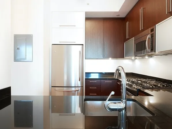 100 Jay St APT 8B, Brooklyn, NY 11201