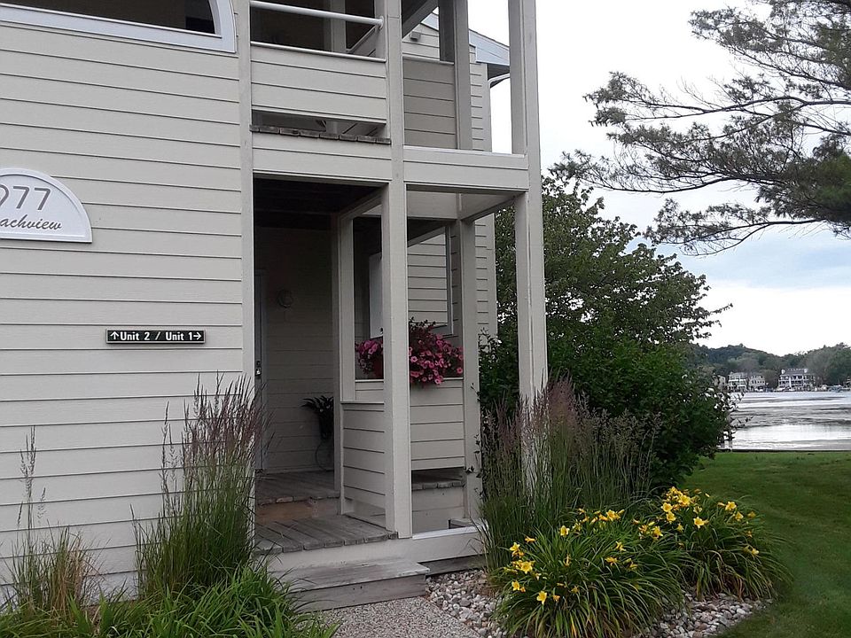 1st image of 977 Lake St #1
