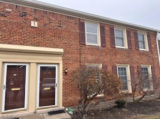 2393 Arlington Dr, Lyndhurst, OH 44124
