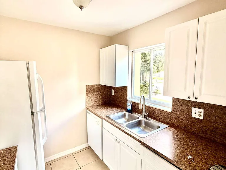 3206 W Azeele St #100 — Photo 7