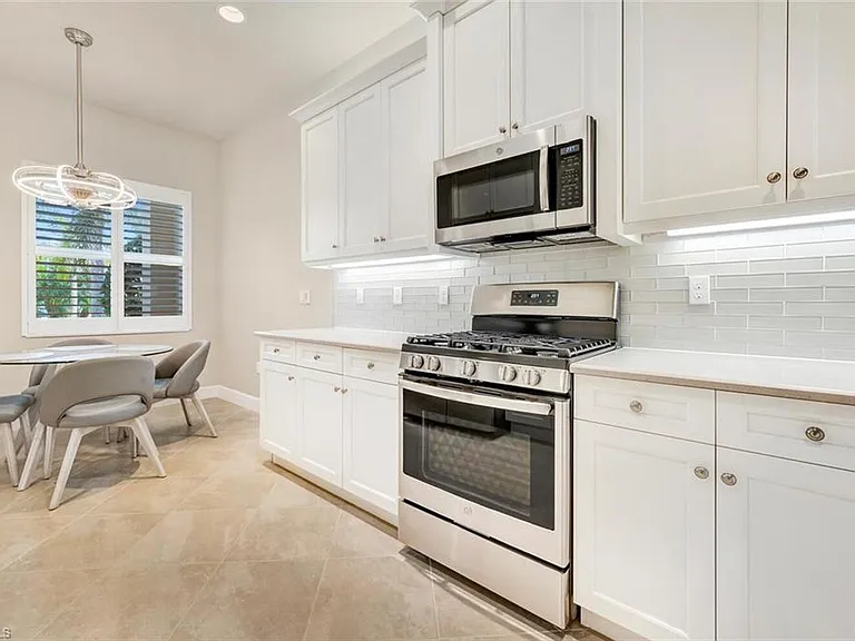 28496 Burano Dr — Photo 11