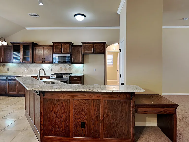 9315 Peachtree Ln — Photo 7