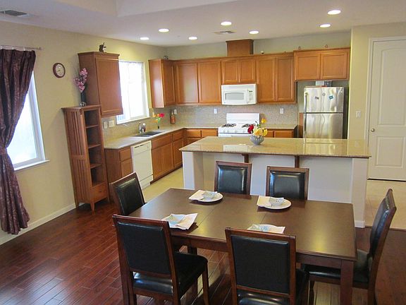 5th image of 262 Altadena Cir