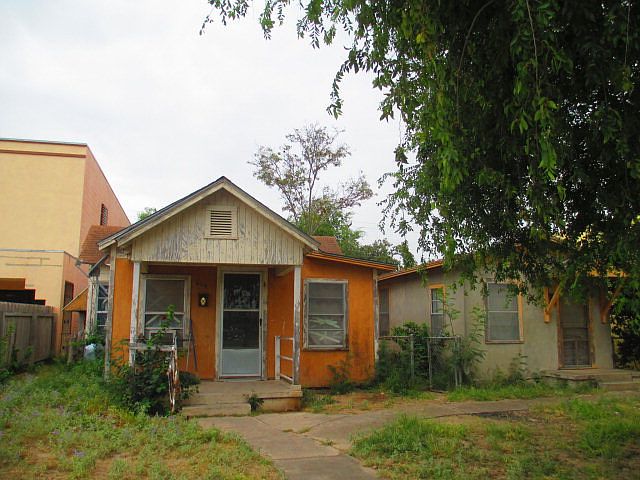 1st image of 602 S 15th St