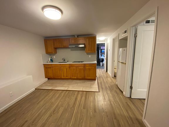 4th image of 1487 Oakdale Ave #B