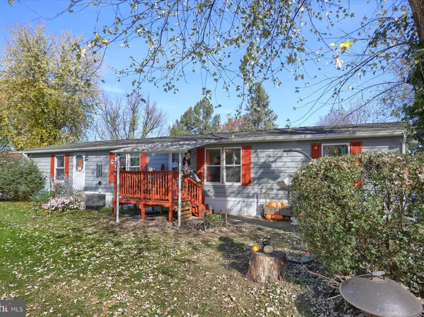 100 Market St #8, Bainbridge, PA 17502
