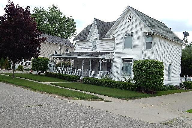 1st image of 32 Moyers St