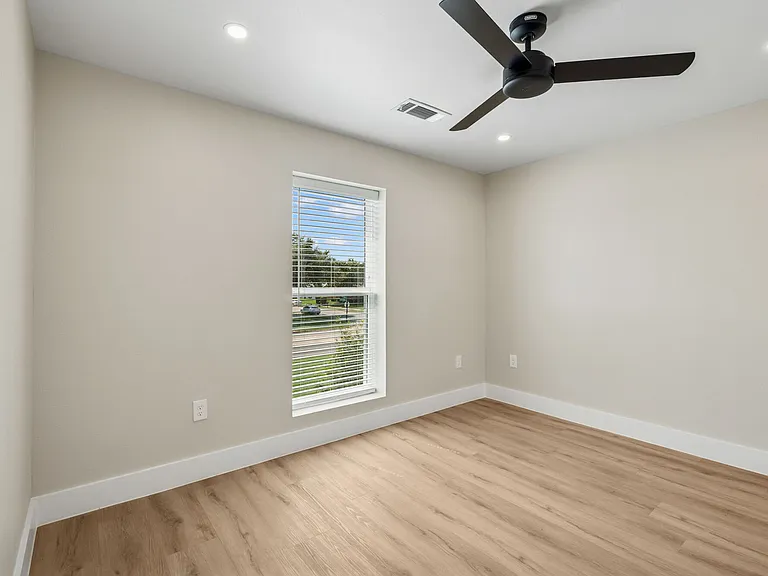 Lake Meadows — Photo 15