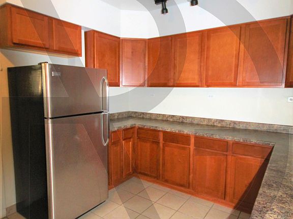 2nd image of 1115 W Oakdale Ave #A1a