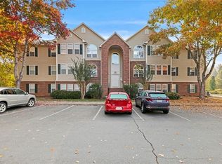 221 Mill Pond Dr, Winston Salem, NC 27106