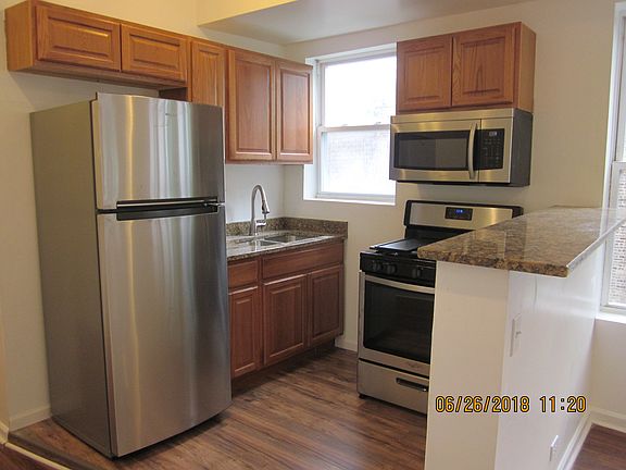 3rd image of 755 S Kilbourn Ave #2