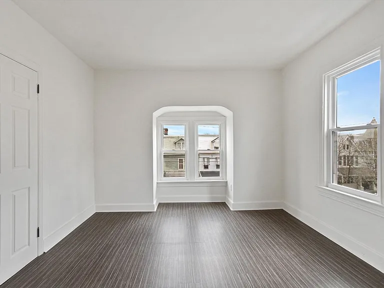 1020 N George St — Photo 22
