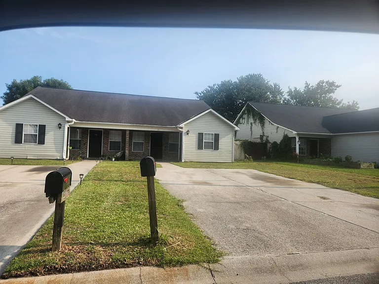 1797 Barberry Dr — Photo 9