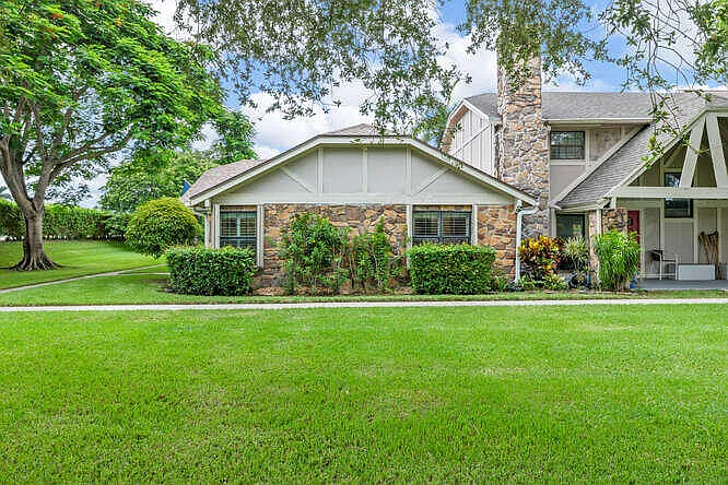 3 bed, 2.0 bath, 1784 sqft, $8,000 — Photo 2