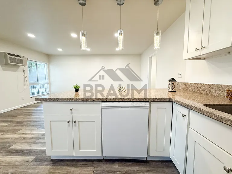 5611 FULCHER PROPERTY, LLC — Photo 23