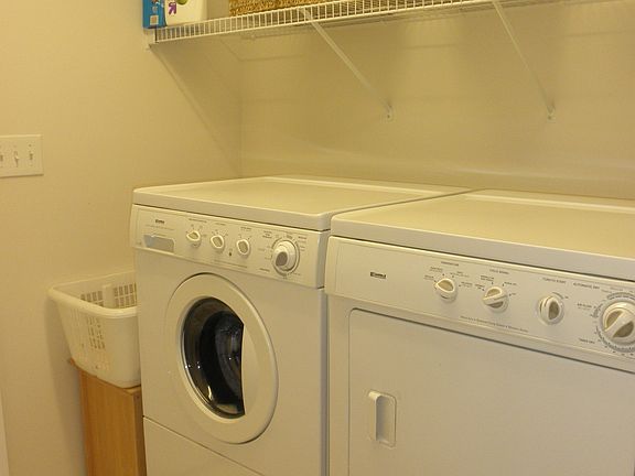 2nd image of 926 Mae Mae Ln