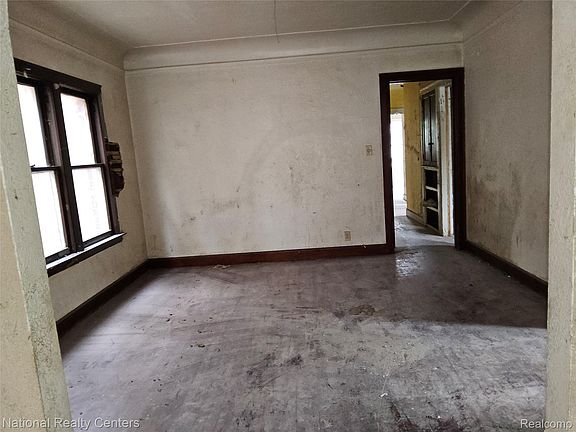 3rd image of 3225 Fullerton St