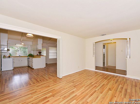 5th image of 9310 New London St