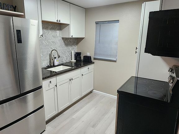3rd image of 1154 41st St