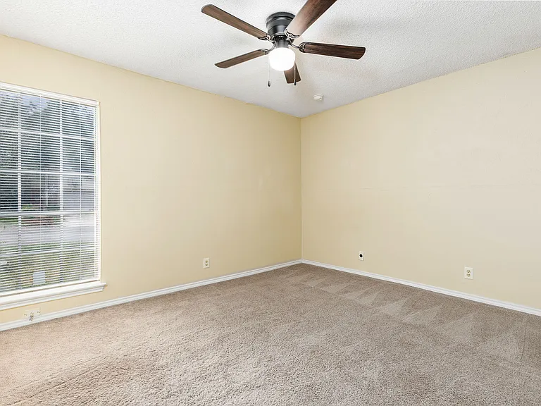 4471 Haymarket St — Photo 17