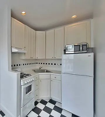 Rented by CitySites Real Estate Group | media 9