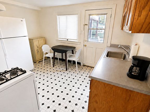 5th image of 1035 Magnolia St Unit B