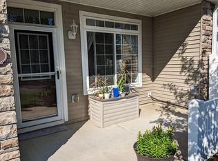 1657 Prescott Ct, Chaska, MN 55318