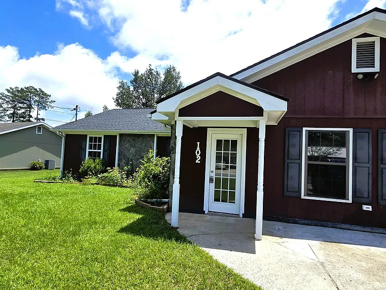 102 Buckskin Dr — Photo 2