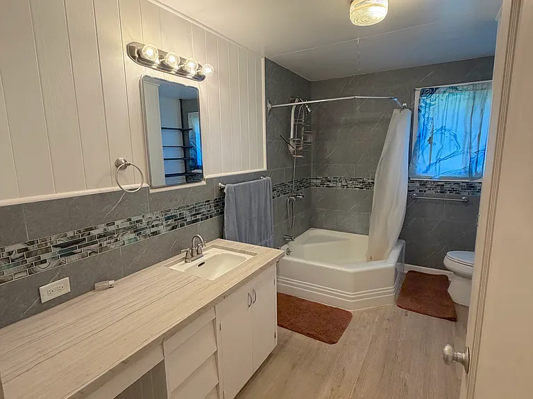 40 Ikea Pl — Photo 11
