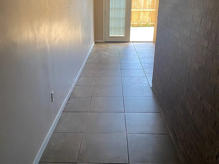 8909 Laney Ln — Photo 16