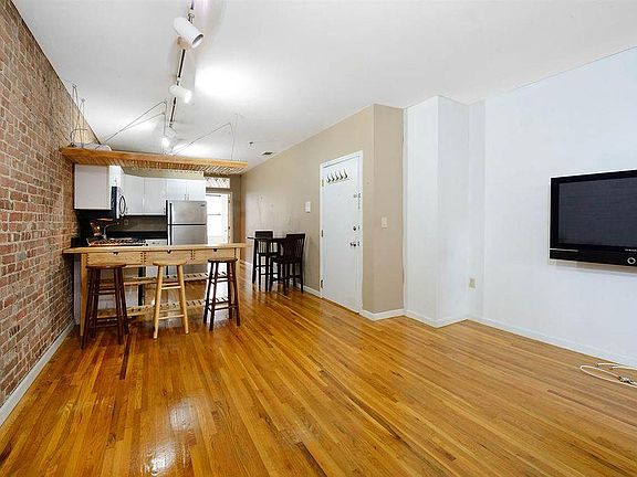 Kitchen/ Living Room