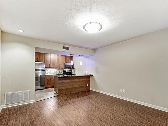 5th image of 7685 Northcross Dr Unit 903