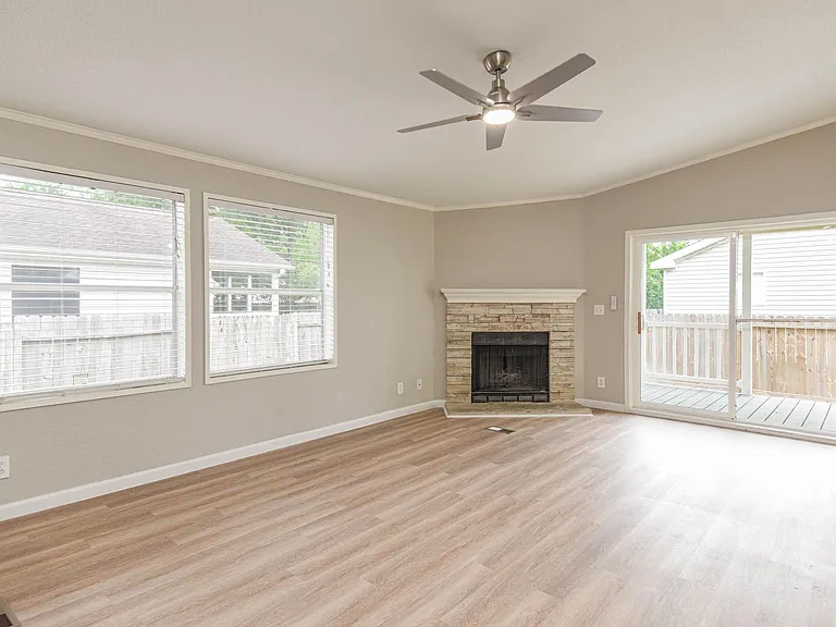10210 Berrypatch Ln — Photo 10