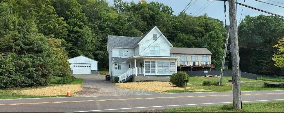 2247 Lakeside Dr — Photo 3