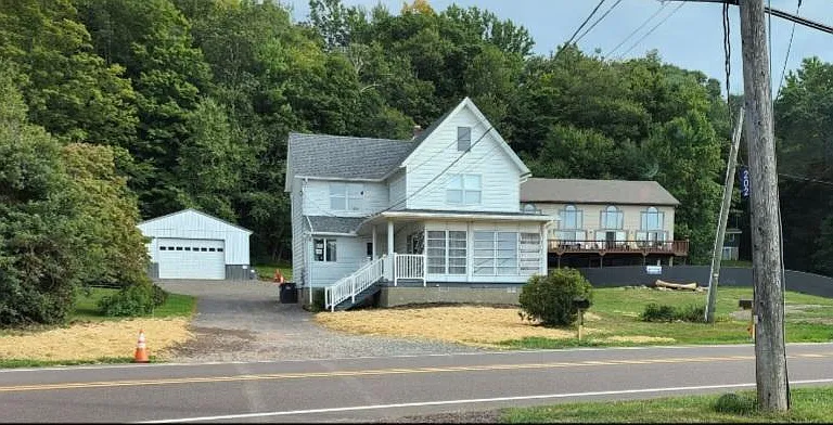 2247 Lakeside Dr — Photo 1