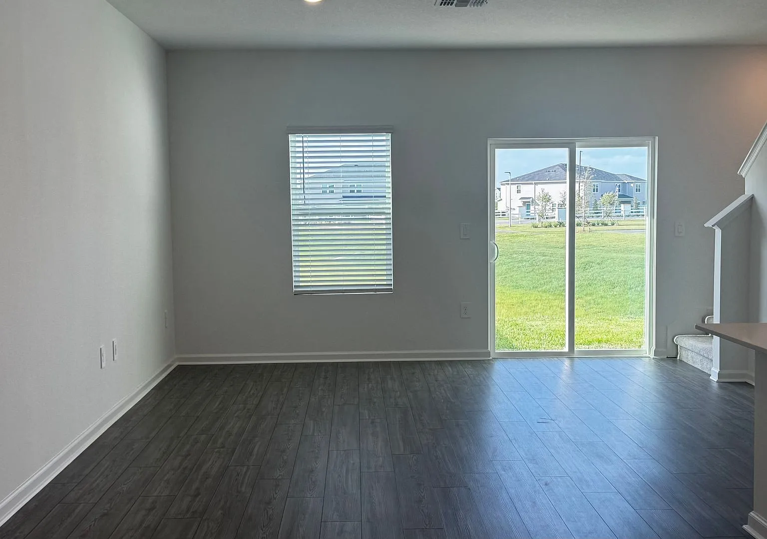 Brand New Modern Townhome in Marion Ranch Move-in Ready! Internet, Trash & Lawn Care Included! — Photo 2