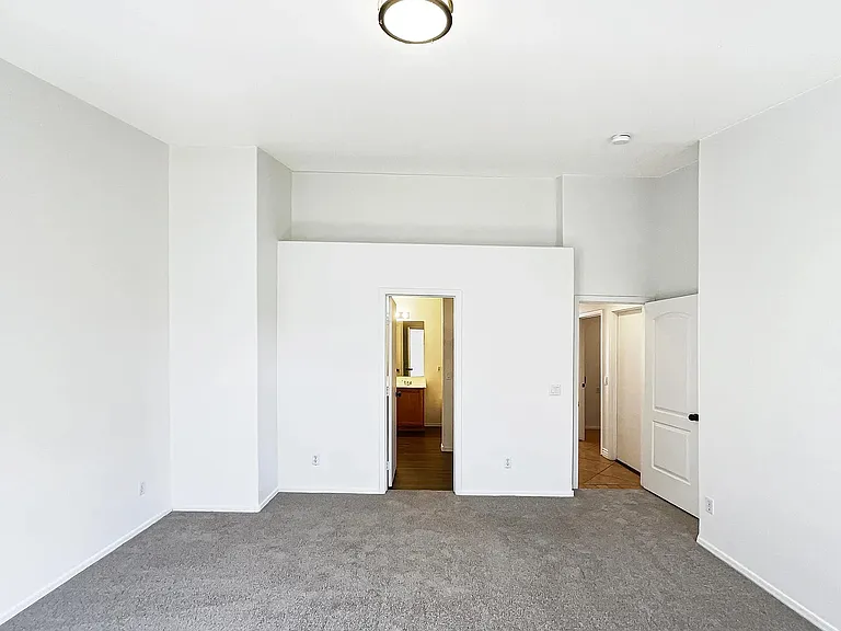 1708 E Francisco Dr — Photo 5