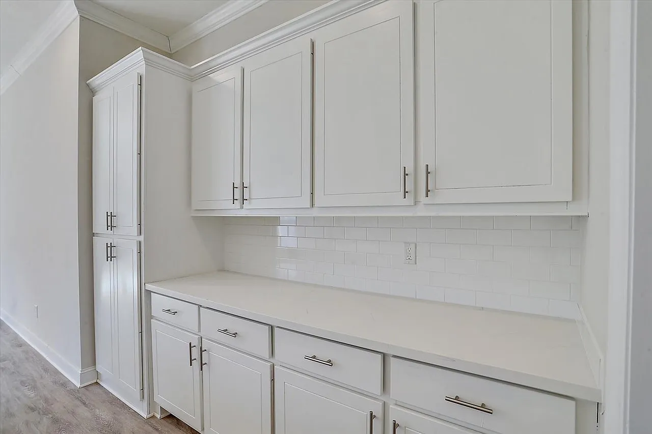 4 bed, 2010 sqft, $2,400 — Photo 3