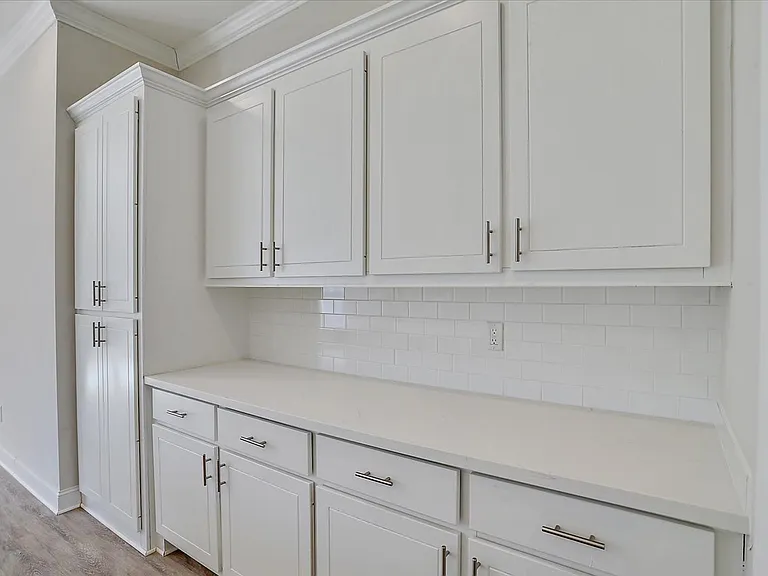 707 Heartwood Ln — Photo 3
