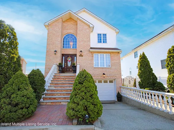 22 Dell Ct, Staten Island, NY 10307