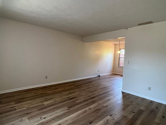 2nd image of 2185 Meadowlawn Dr APT C