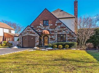30 Kenwood Rd, Garden City, NY 11530