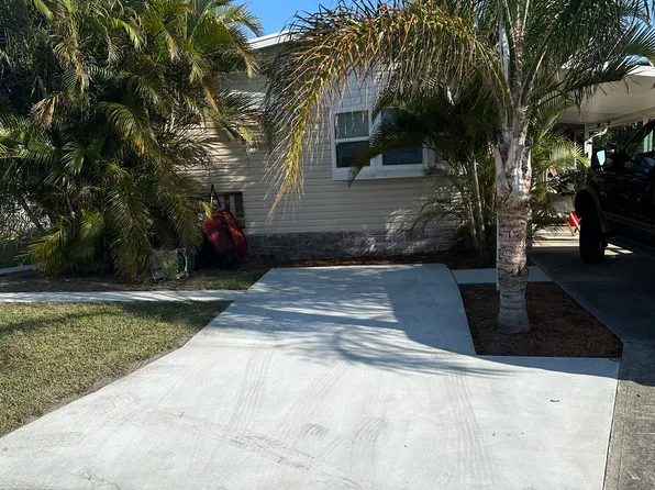 520 Puffin Dr, Barefoot Bay, FL 32976